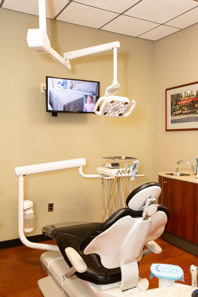 Dental chair at Stephen L Ruchlin DDS.